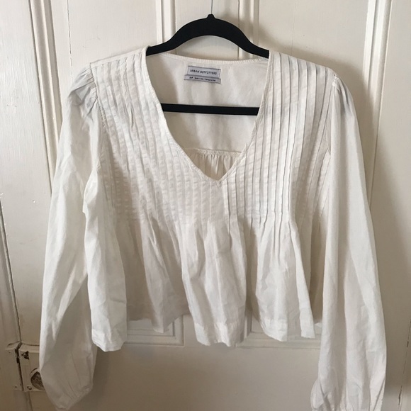 Crisp Blouse - Picture 1 of 3